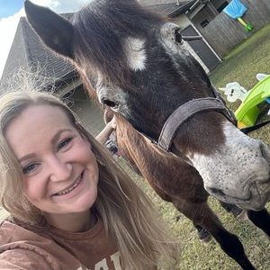 Meet your Posher, Brittney